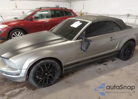 2008 Ford Mustang V6 Deluxe/V6 Premium z USA, uszkodzony, nr VIN 1ZVHT84N585146033